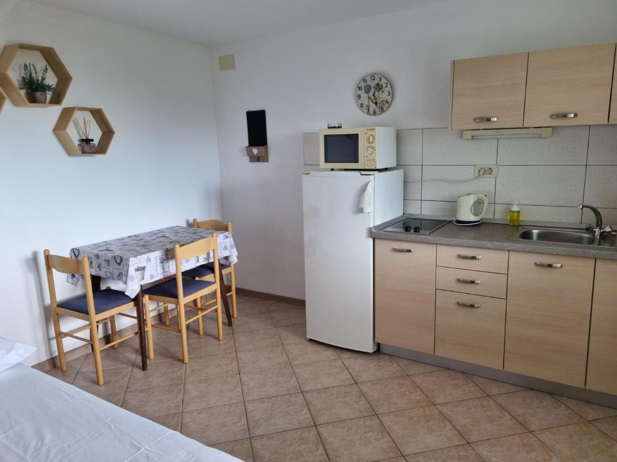 Guesthouse Dominovic Brela Buitenkant foto