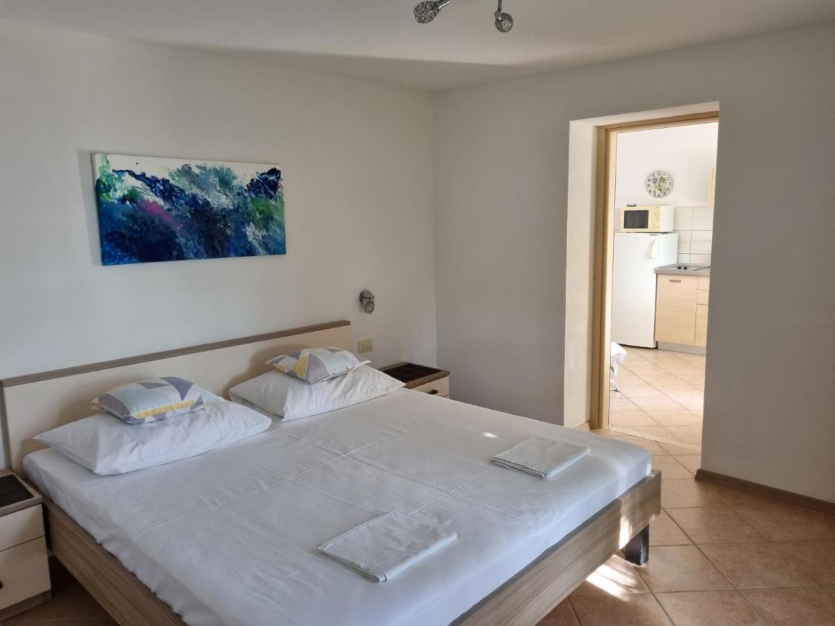 Guesthouse Dominovic Brela Buitenkant foto
