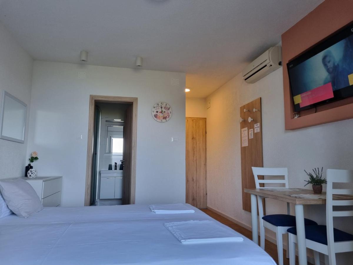 Guesthouse Dominovic Brela Buitenkant foto