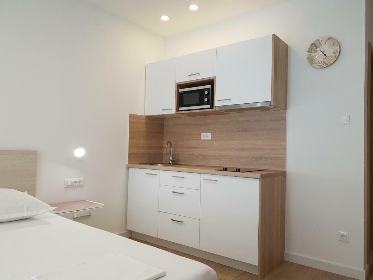 Guesthouse Dominovic Brela Buitenkant foto